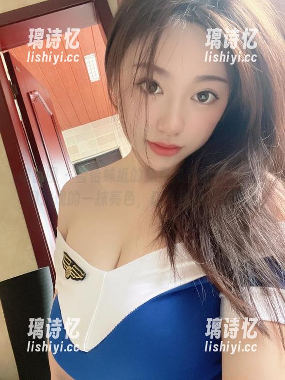 雪怡妹纸 微密圈 - 雪怡妹纸的免费肉丝图集,偶然间发现的一抹亮色,让人意外又欢喜。