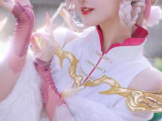 露儿大魔王的肉丝合集，轻松喧哗中总藏着几分妩媚。