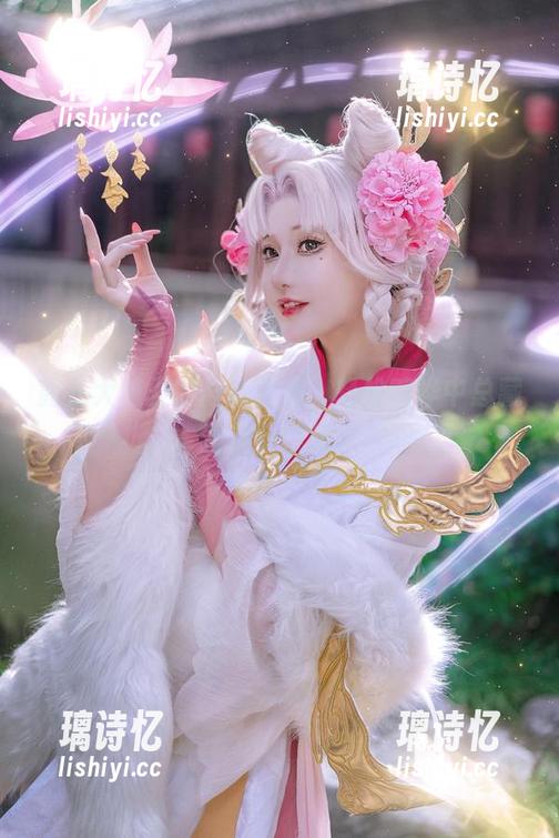 露儿大魔王 露儿大魔王的肉丝合集,轻松喧哗中总藏着几分妩媚。