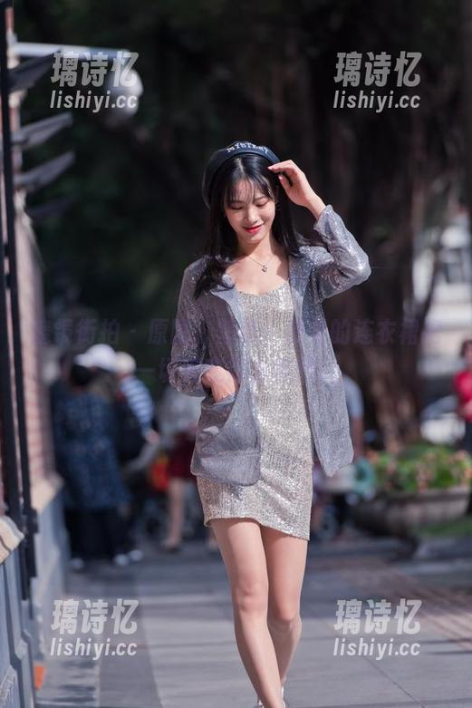 魔镜街拍 - 原图、壁纸，曼曼的连衣裙把一切都变得太美妙！