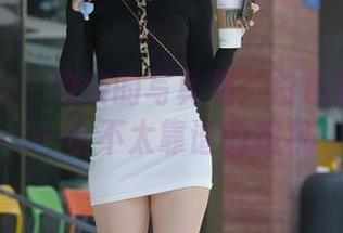 魔镜街拍 – 楼楼的写真集：白色连衣裙和一台不太靠谱的相机