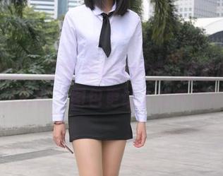 魔镜街拍 – 芝芝穿蓝色泳衣：原图唤醒你的夏日记忆，图包更让人想多看几眼。