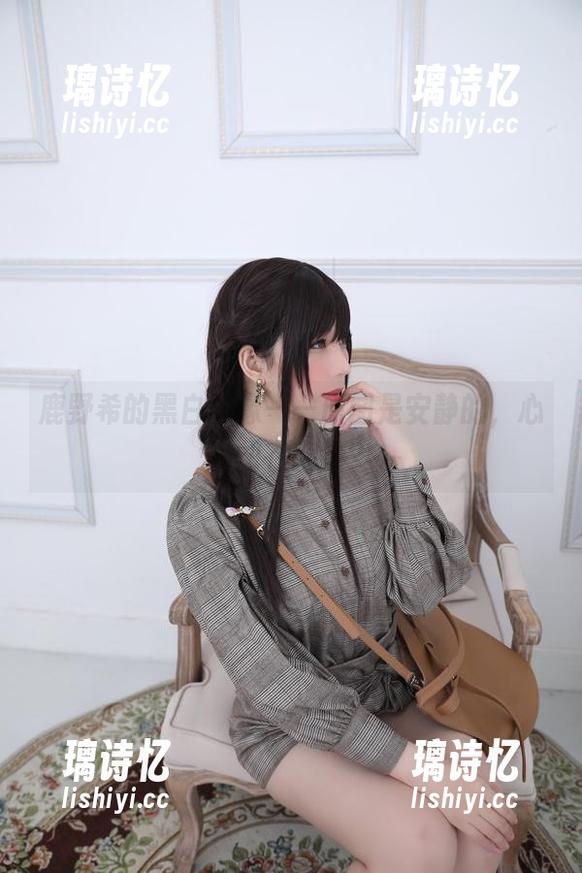 鹿野希 鹿野希的黑白画像——原图是安静的,心潮却在翻滚?