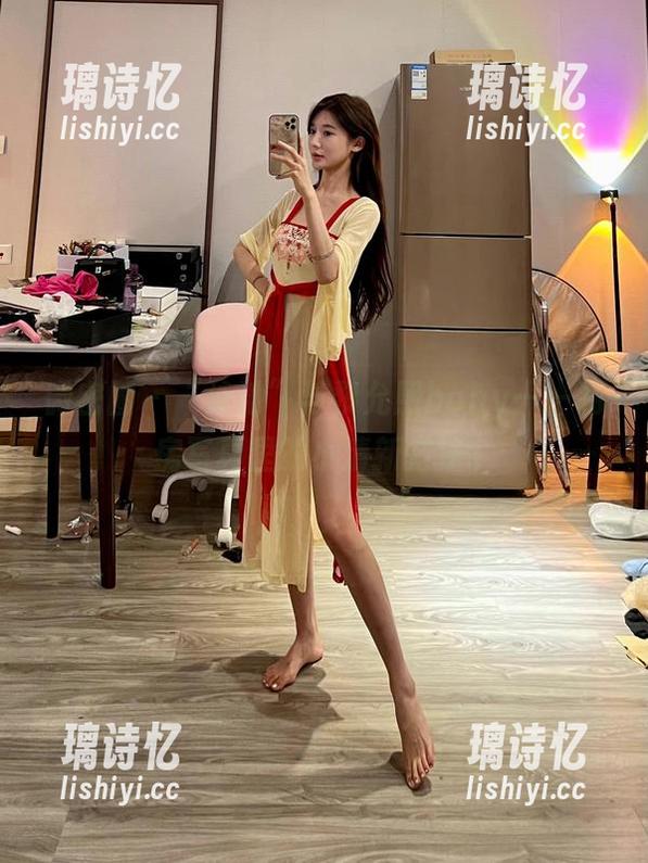 黎允熙baby 微密圈 - “泳池”与黎允熙baby——私房写真里的小清新方法。